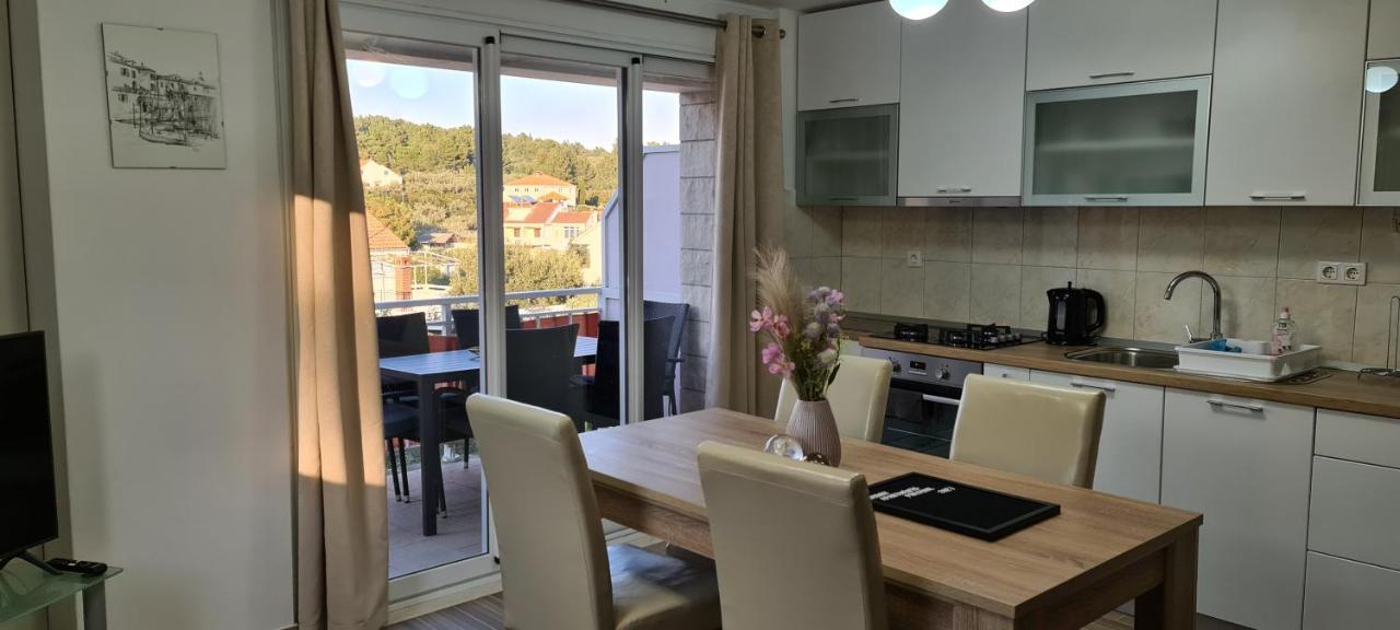 Luxury Apartments Oasis Lumbarda Eksteriør bilde
