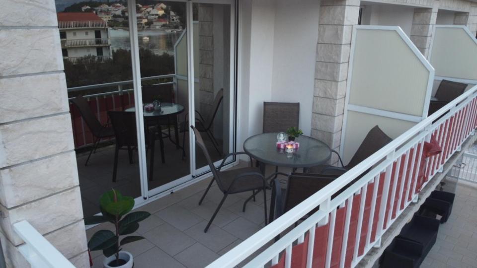 Luxury Apartments Oasis Lumbarda Eksteriør bilde